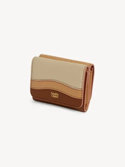 Women Chloé Layers Medium Tri-Fold